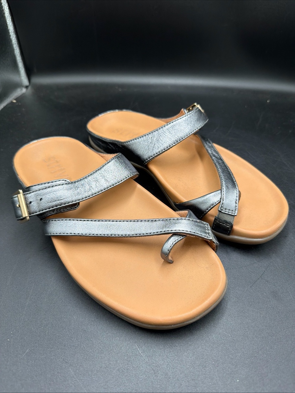 Strive Women's Silver Nusa 2 Sandal Size 7.5/8